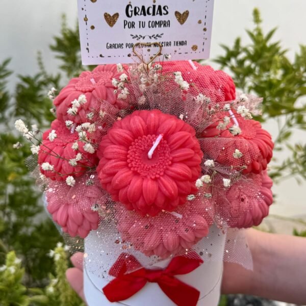 Arreglo de Velas Florales en Caja Redonda